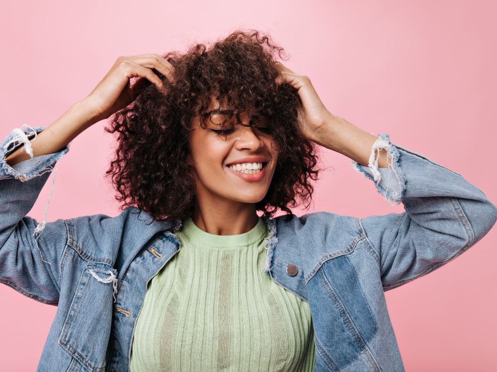 A importância da hidratação no cabelo crespo.