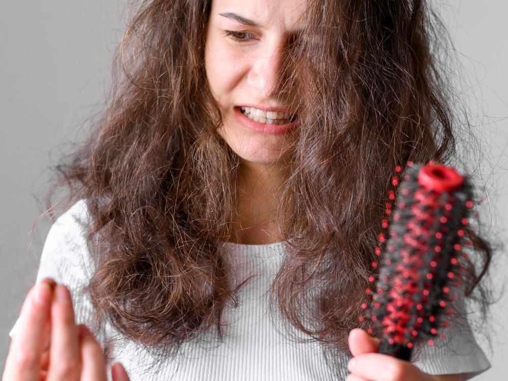 Saiba como tratar queda de cabelo.